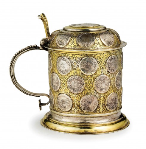 Tankard en argent doré, orné de 38 anciennes pièces d'argent